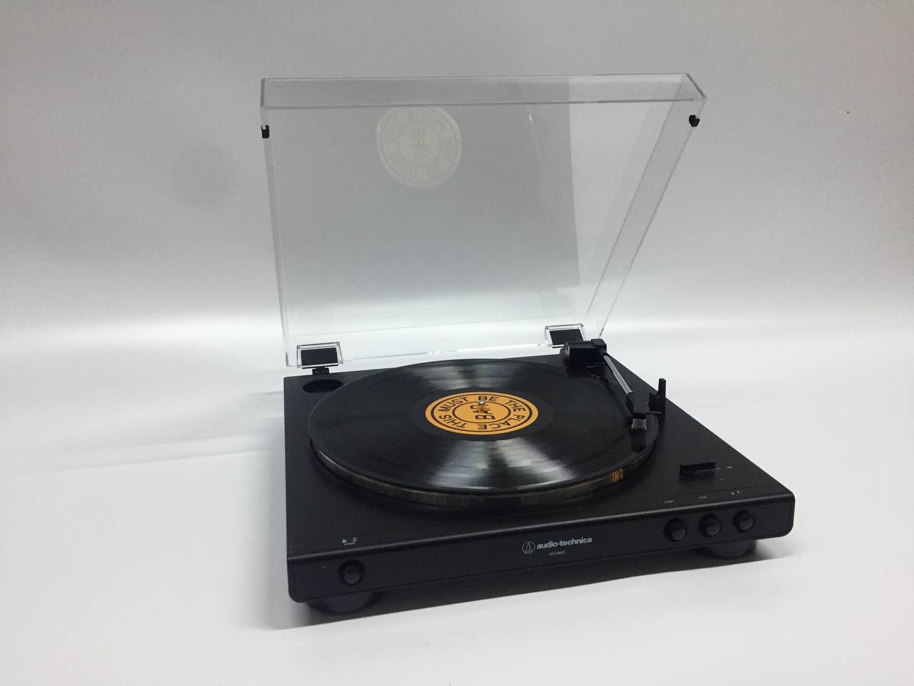 Audio Technica AT-LP60x проигрыватель винила / виниловые пластинки